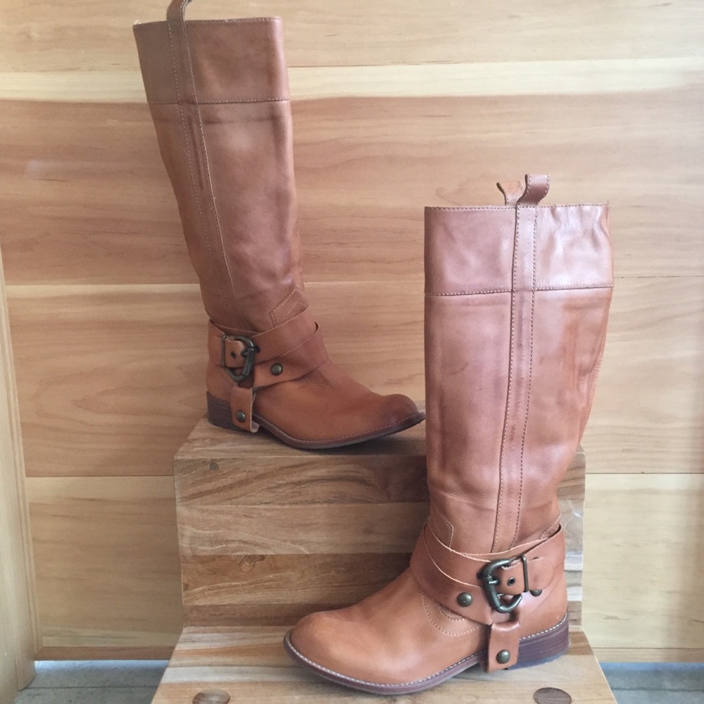 Brown Keyhole Boot